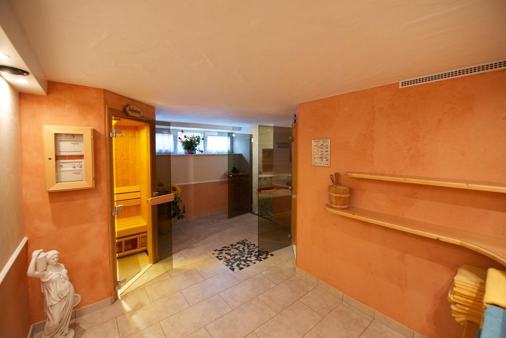 Pension Alpenrose Zell am See Bagian luar foto
